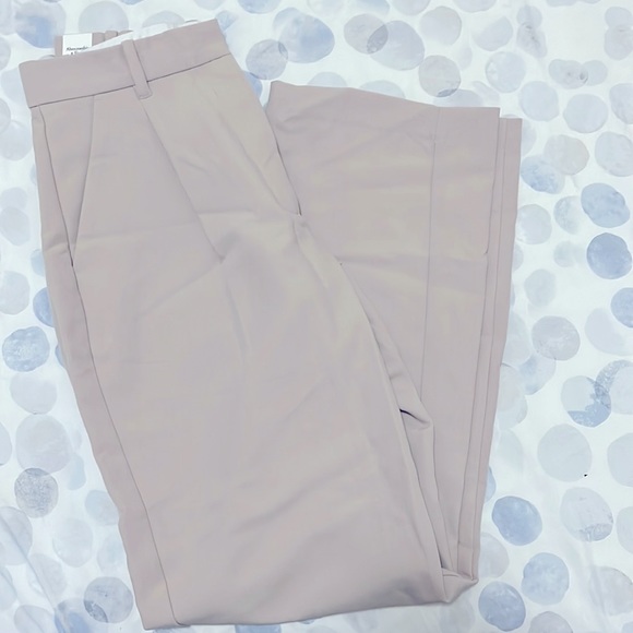 Curve Love Tailored Relaxed Straight Pant. New with Tags. - Picture 3 of 5